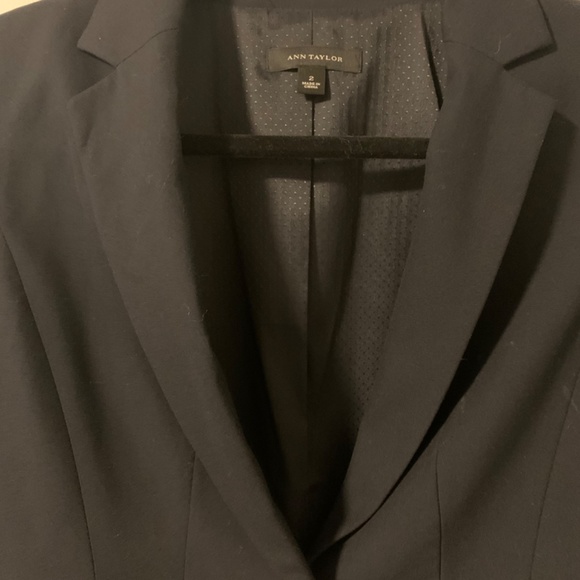 The One-Button Blazer In Seasonless Stretch - Picture 3 of 3